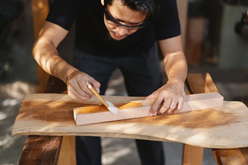 Barnizado de madera y muebles